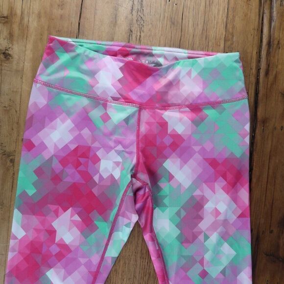 REEBOK PINK & GREEN GEOMETRIC PRINT WIDE WAISTBAND WITH POCKET CAPRI LEGGINGS - Picture 3 of 8